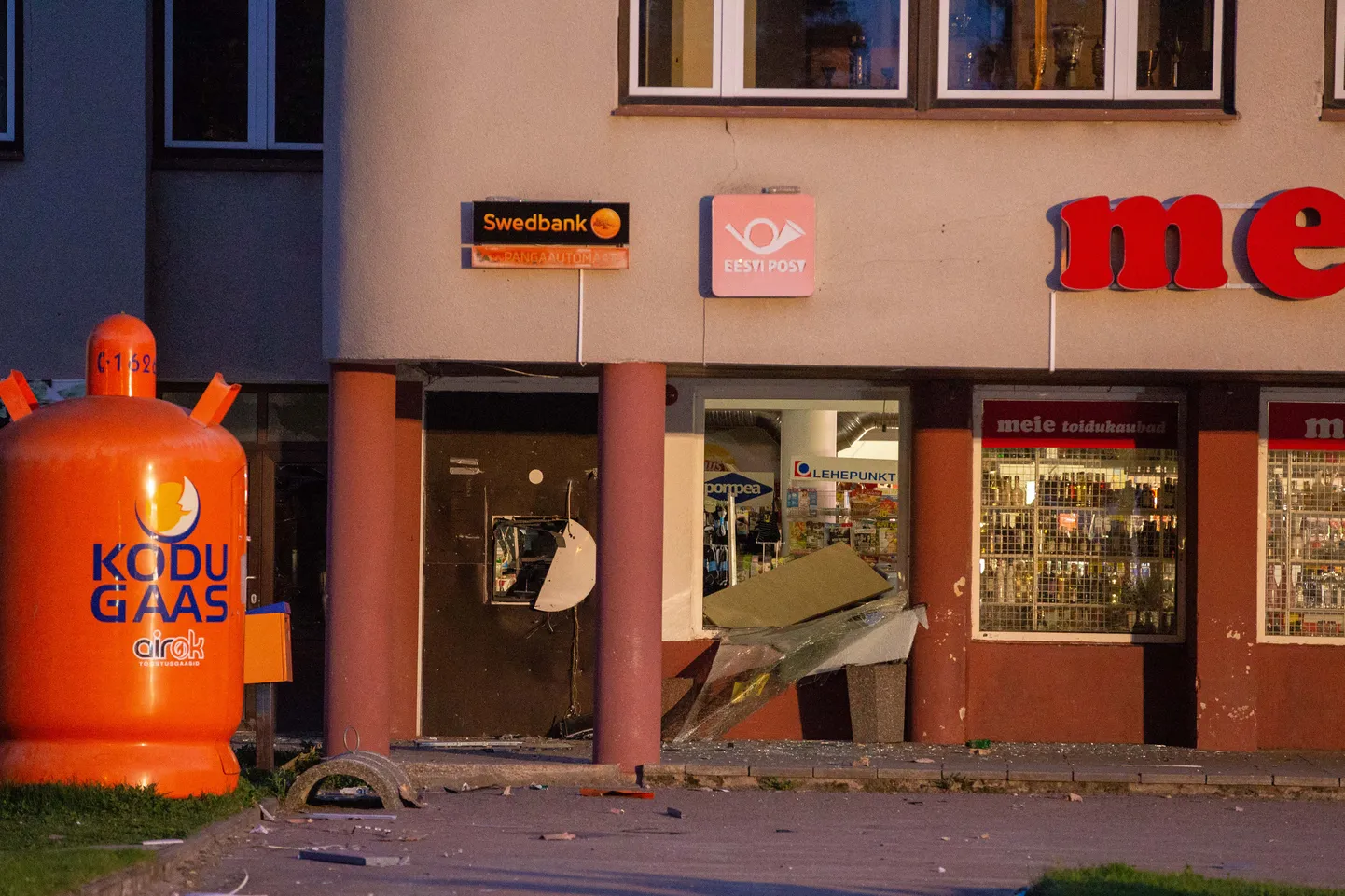 Aravetel lasti eile öösel pangaautomaat õhku.
