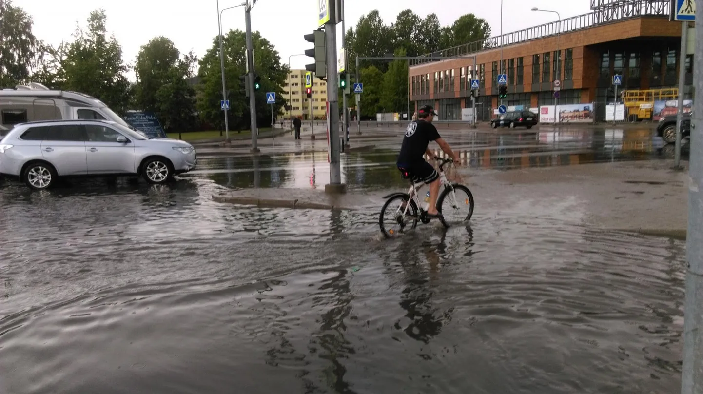 Võimas äikesevihm tekitas Papiniidu linnaosas paraja uputuse.