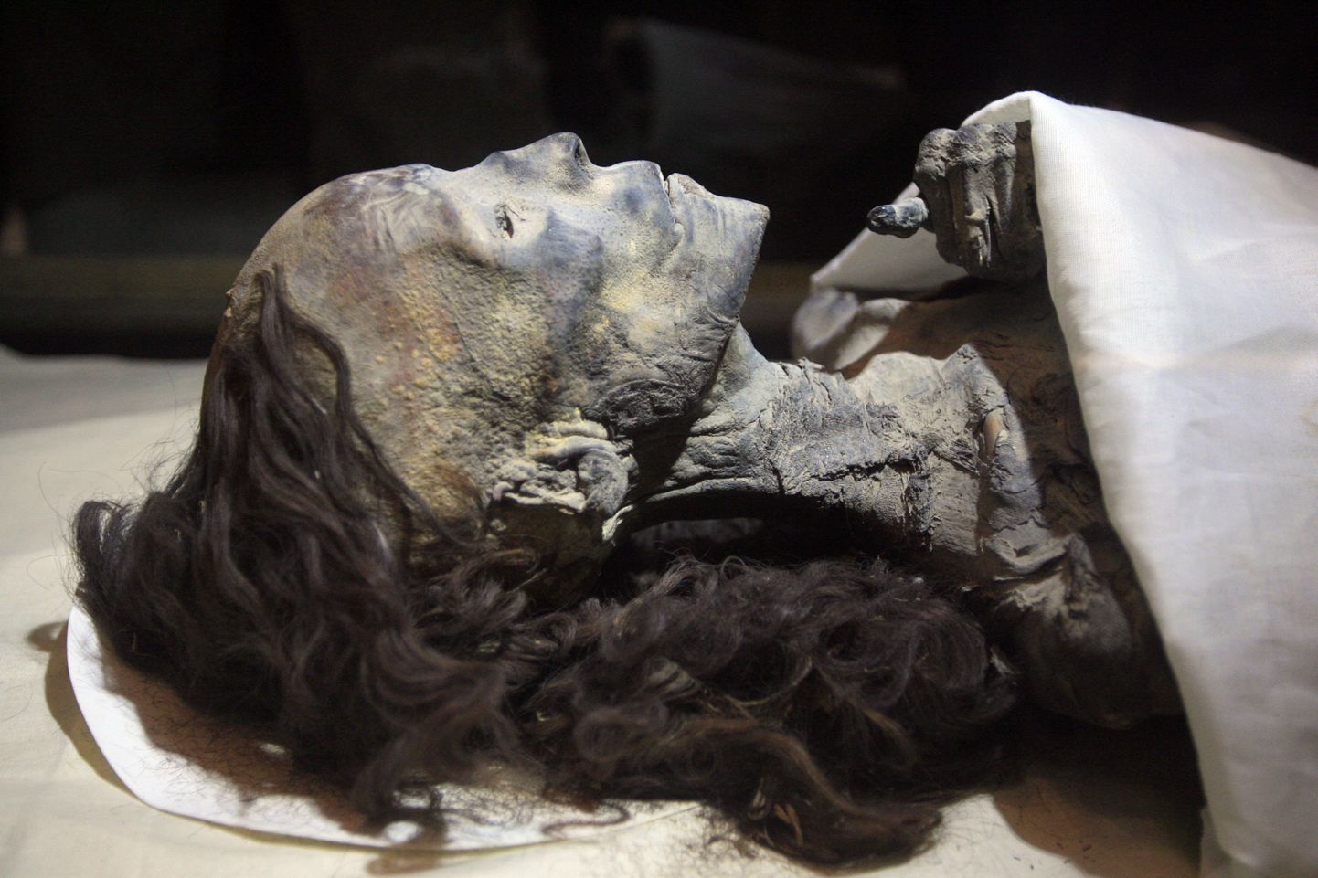 Arheolooge üllatas 500 aasta vanune käekotiga naisemuumia
