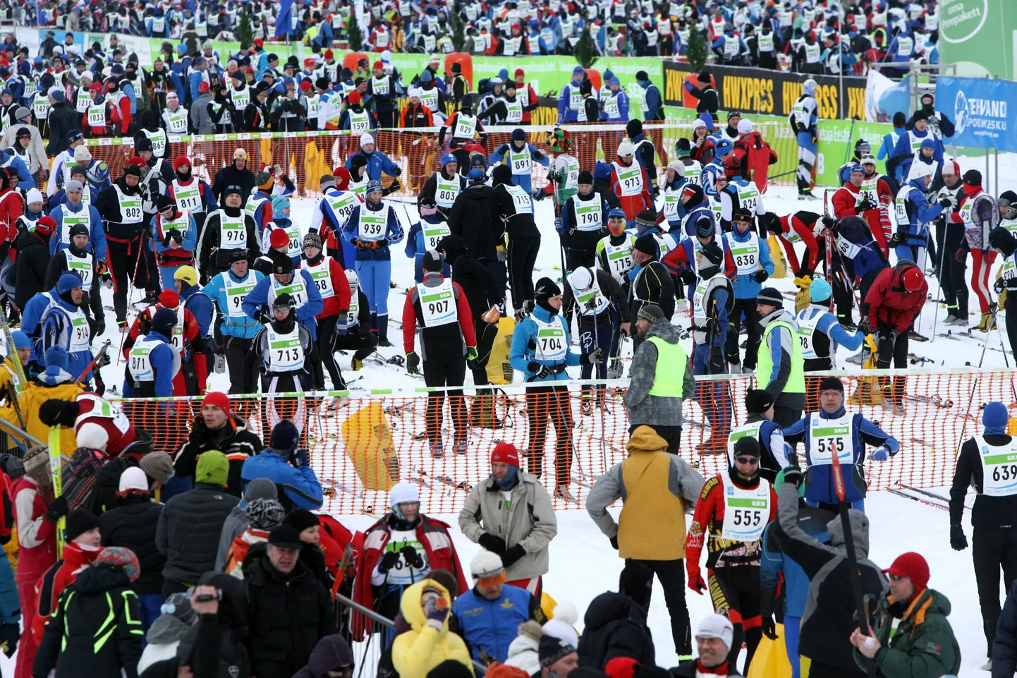 Võistlejate kogunemine Tartu maratoni stardis.