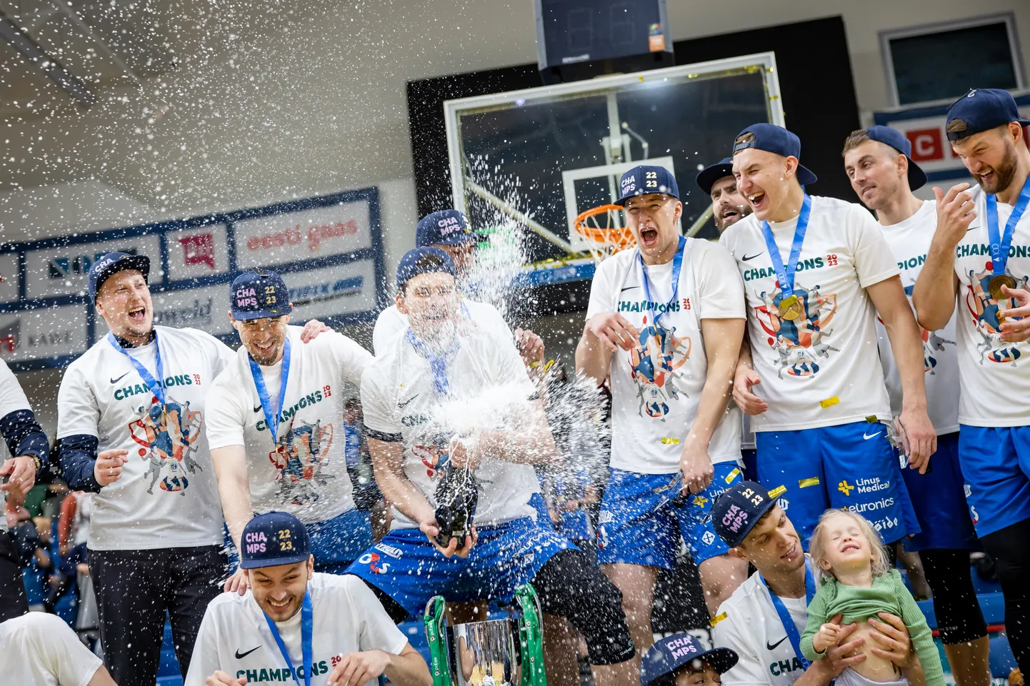 BC Kalev/Cramo mängijate võidurõõm.