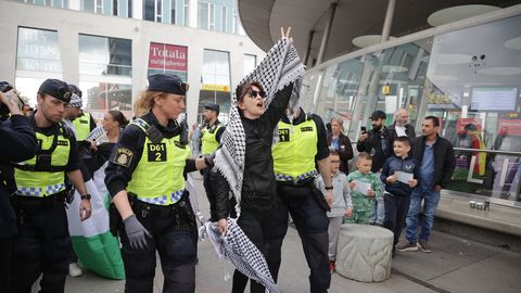 OTSEFOTOD ⟩ Rahvas valmistub Eurovisiooni finaaliks, politsei surus meeleavaldajad taganema