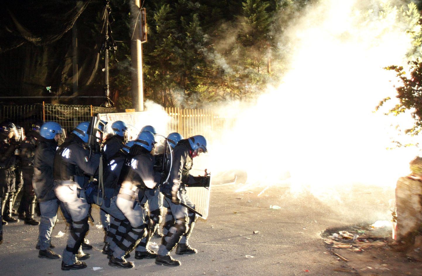 Politsei ja demonstrantide kokkupõrked Terzignos.