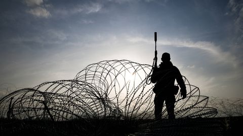 Dronu uzbrukuma dēļ Jaroslavļā slēdz ceļus un aptur lidostas darbu