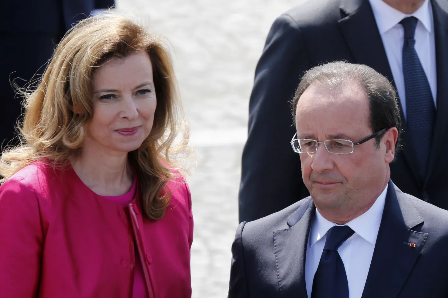 Prantsusmaa president François Hollande ja tema kaaslane Valerie Trierweiler suunduvad Bastille' päeva sõjaväeparaadile.