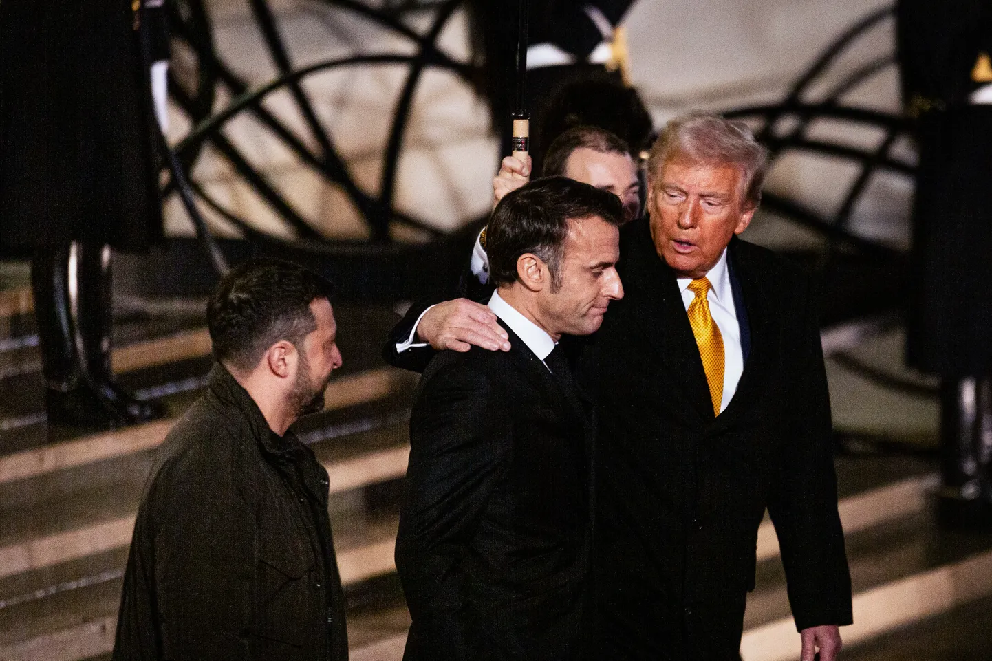 Ukraina president Volodõmõr Zelenskõi ja USA president Donald Trump väljumas Élysée paleest Pariisis 7. detsembril 2024.