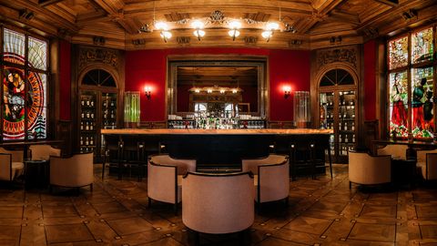 Slēgts "The Benjamin House bar" Rīgā