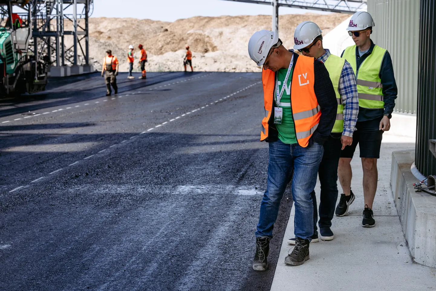 Verston paigaldas pilootprojekti raames Fibenoli Imavere katsetehase territooriumile asfaltsegu, kus naftast toodetud bituumen on kuni 25 protsendi ulatuses asendatud  puidujääkidest toodetud ligniiniga.