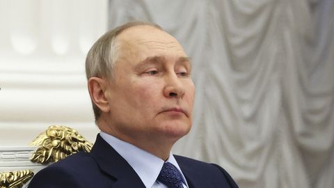 «Посмотрим, что с этим делать»: Путин прокомментировал атаку дронов на Москву