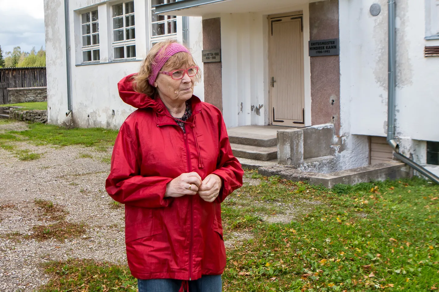 LÕPUKS OLEMAS: Muidu tõsine inimene Anne Oeselg ei pea paljuks pärast kauaoodatud katuseremonti ka rahulolevat nägu teha.