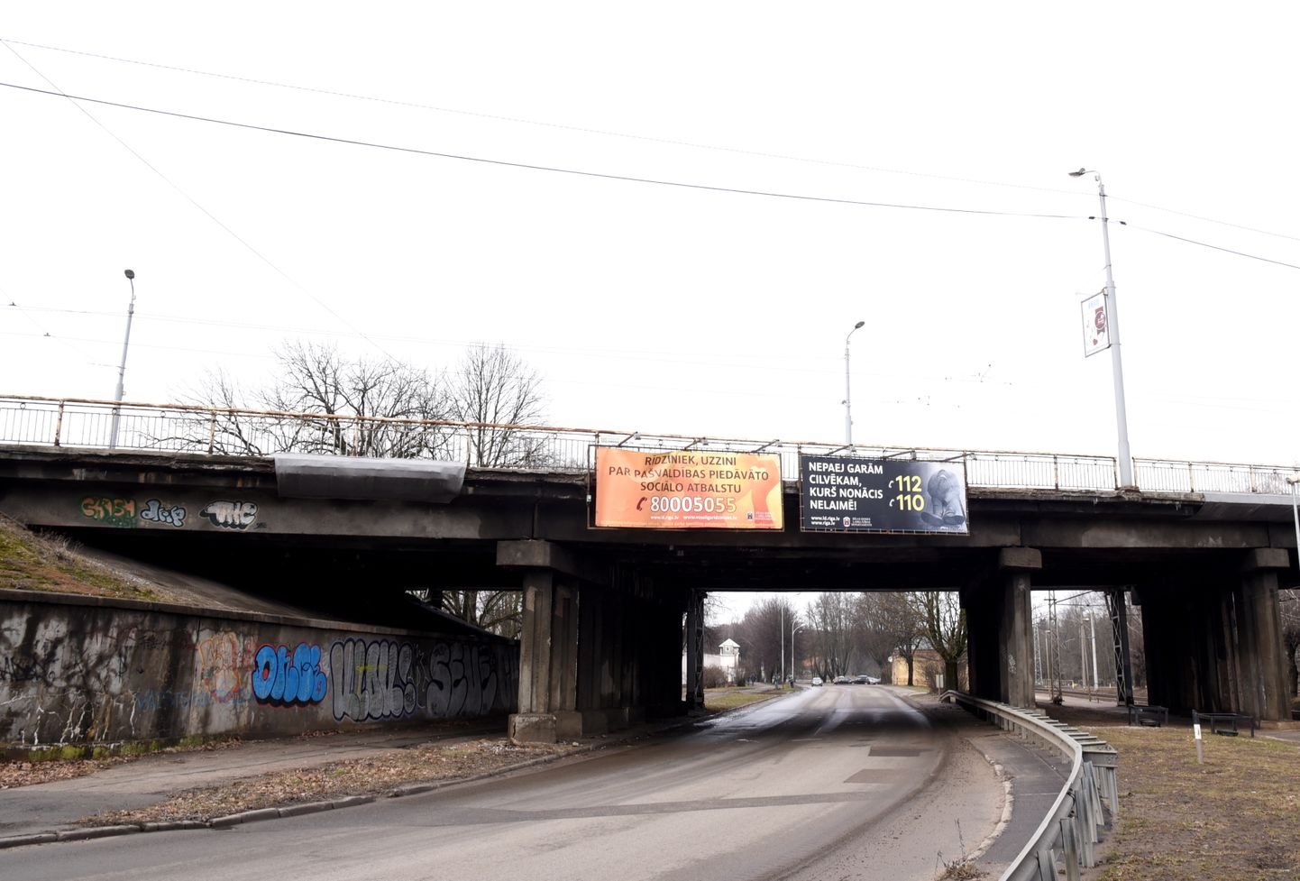 Brasas tilts jeb satiksmes pārvads Rīgā pār dzelzceļa līniju Zemitāni—Skulte, kas savieno Rīgas centru (Miera iela) ar Mežaparku un Čiekurkalnu (Gaujas iela).