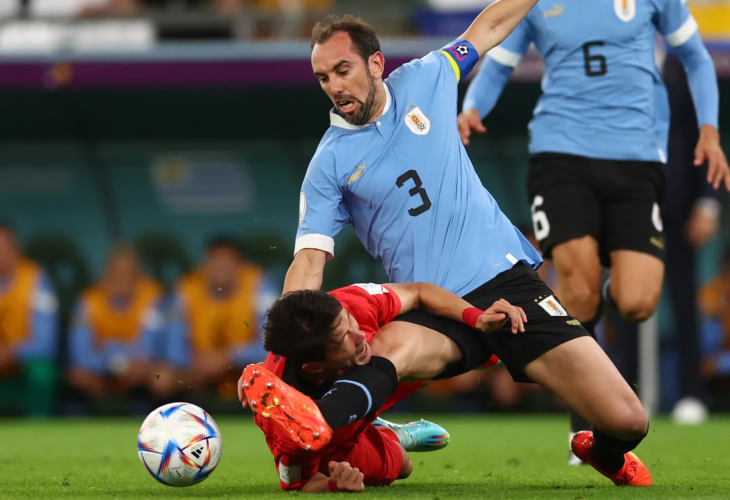 Uruguay kaitsjaid eesotsas Diego Godiniga (nr 3) ootab Ghana vastu ees tegus tööpäev.