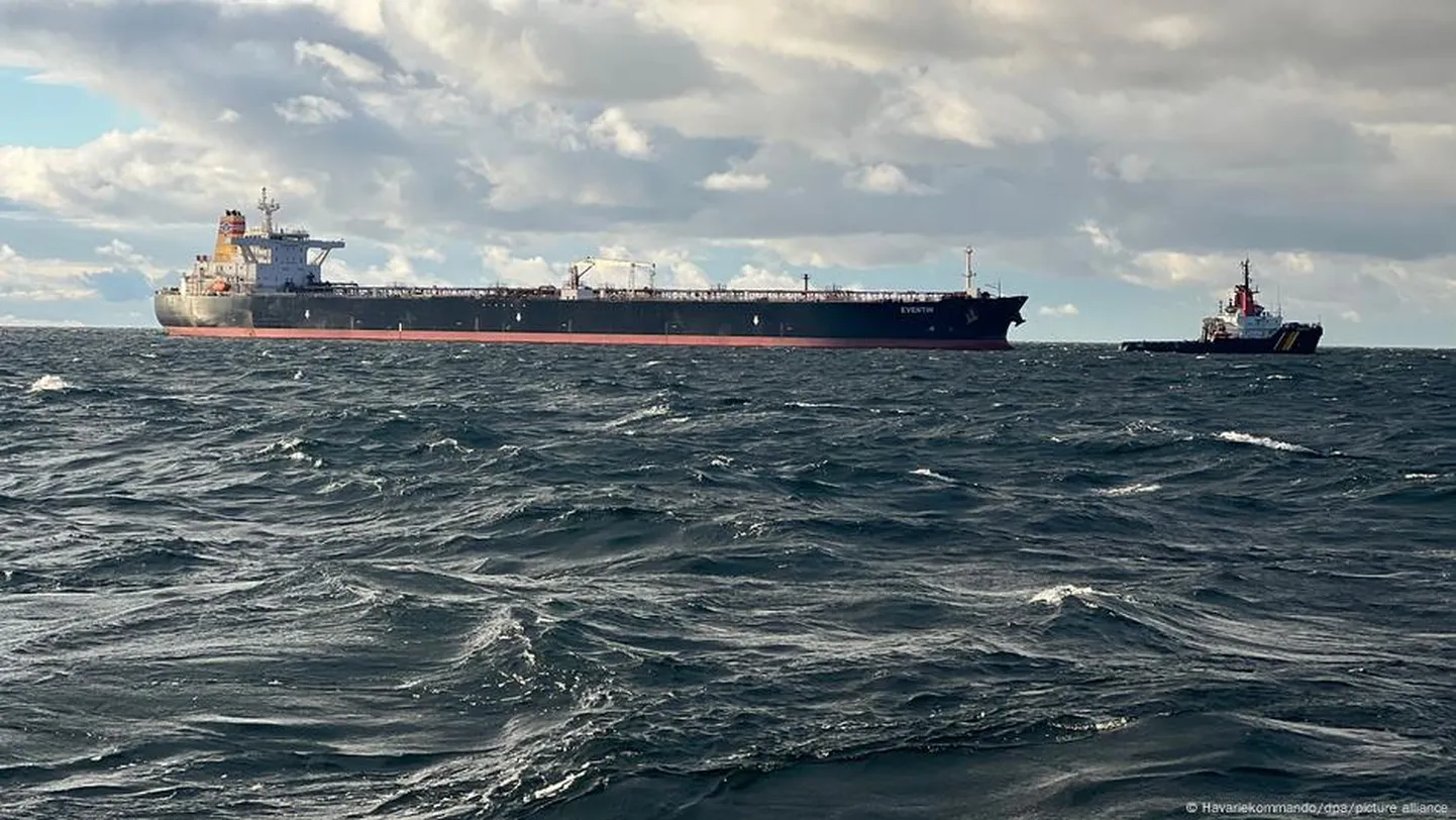 Танкер теневого флота РФ в Балтийском море.