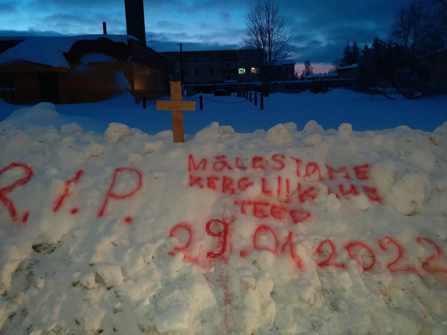 Sergei Deket püstitas mälestusmärgi Laekvere–Moora kergliiklusteele, mis lükati lume alla, teisisõnu "hukkus" torm Valteri läbi.