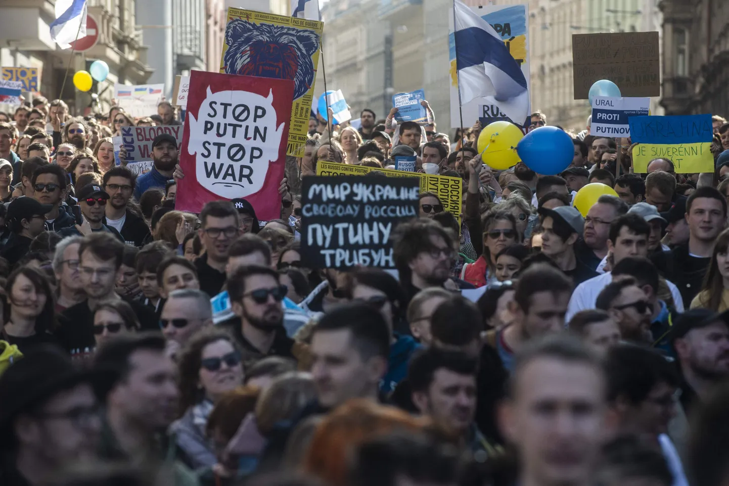 Protests Prāgas centrā pret Krievijas prezidentu Vladimiru Putinu un Krievijas noziedzīgā režīma iebrukumu Ukrainā.