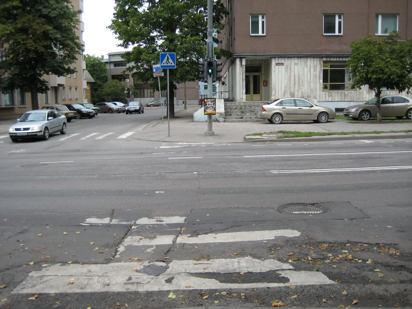 Ülekäik Gonsiori tänaval Kadrioru Saksa Gümnaasiumi juures.