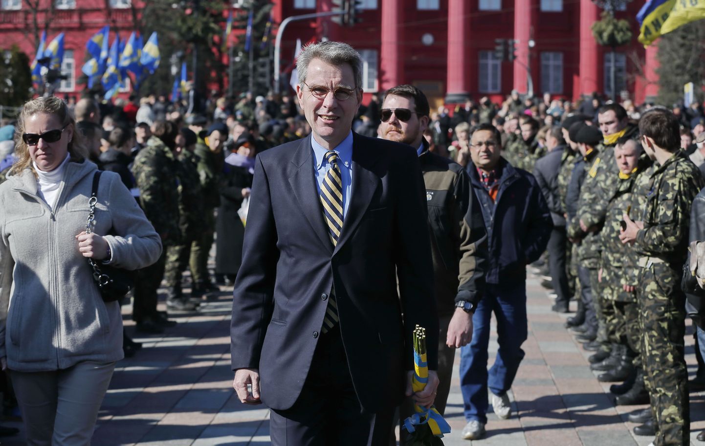 USA suursaadik Ukrainas Geoffrey Pyatt osales eile Kiievis Tarass Ševtšenko monumendi juures toimunud lillede paneku tseremoonial.