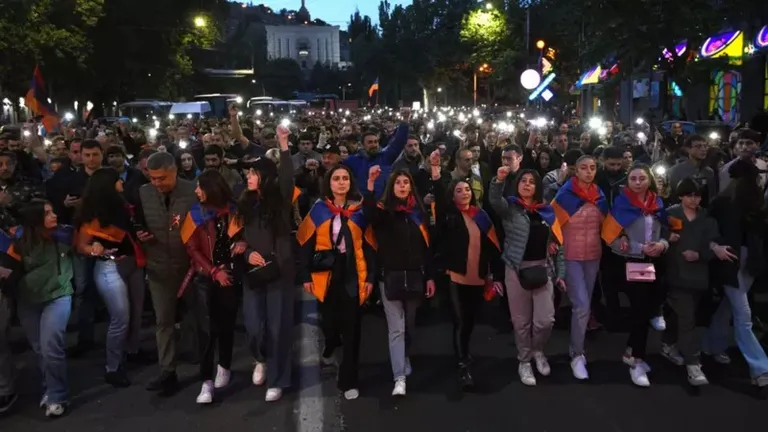 В том, что нынешние протесты приведут к смене власти в Армении, аналитики сомневаются