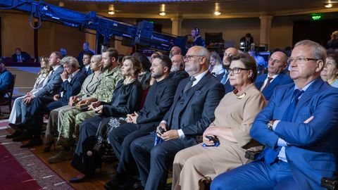 PRESIDENT KARIS KIIEVIS ⟩ Ebaõigluse kõrval peame valmistuma helgemaks tulevikuks. Eestlased osalevad juba aktiivselt