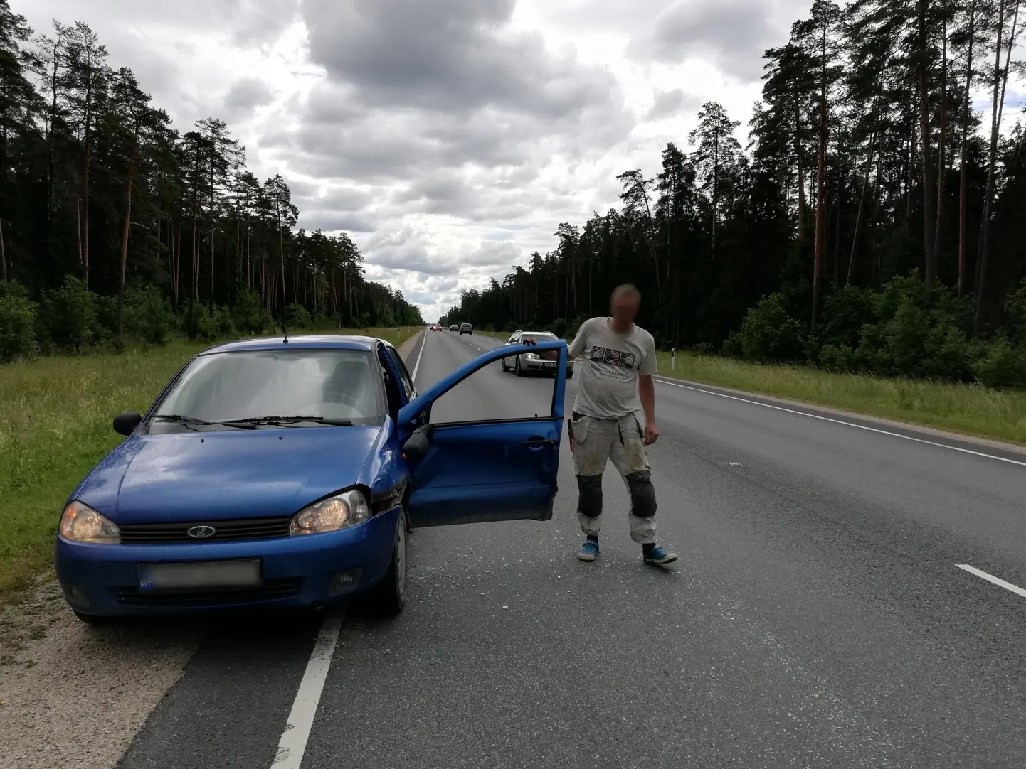 Politsei saabumise ajaks oli vaevu jalgel püsiv juht jõudnud sündmuspaigast silmapiiri taha kakerdada.