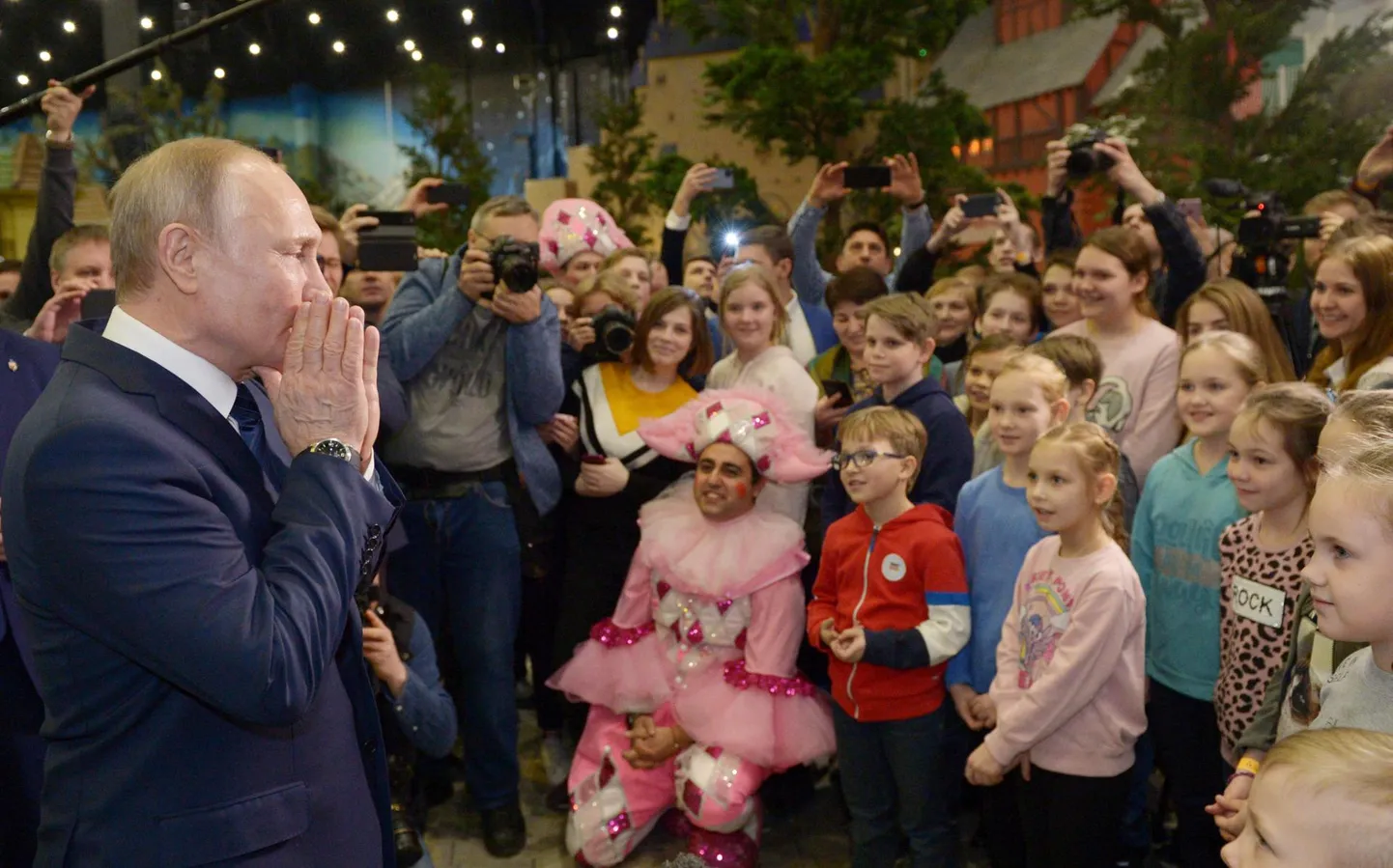 «Ega siin hohollide järeltulijaid ei leidu?», uuris president Putin.