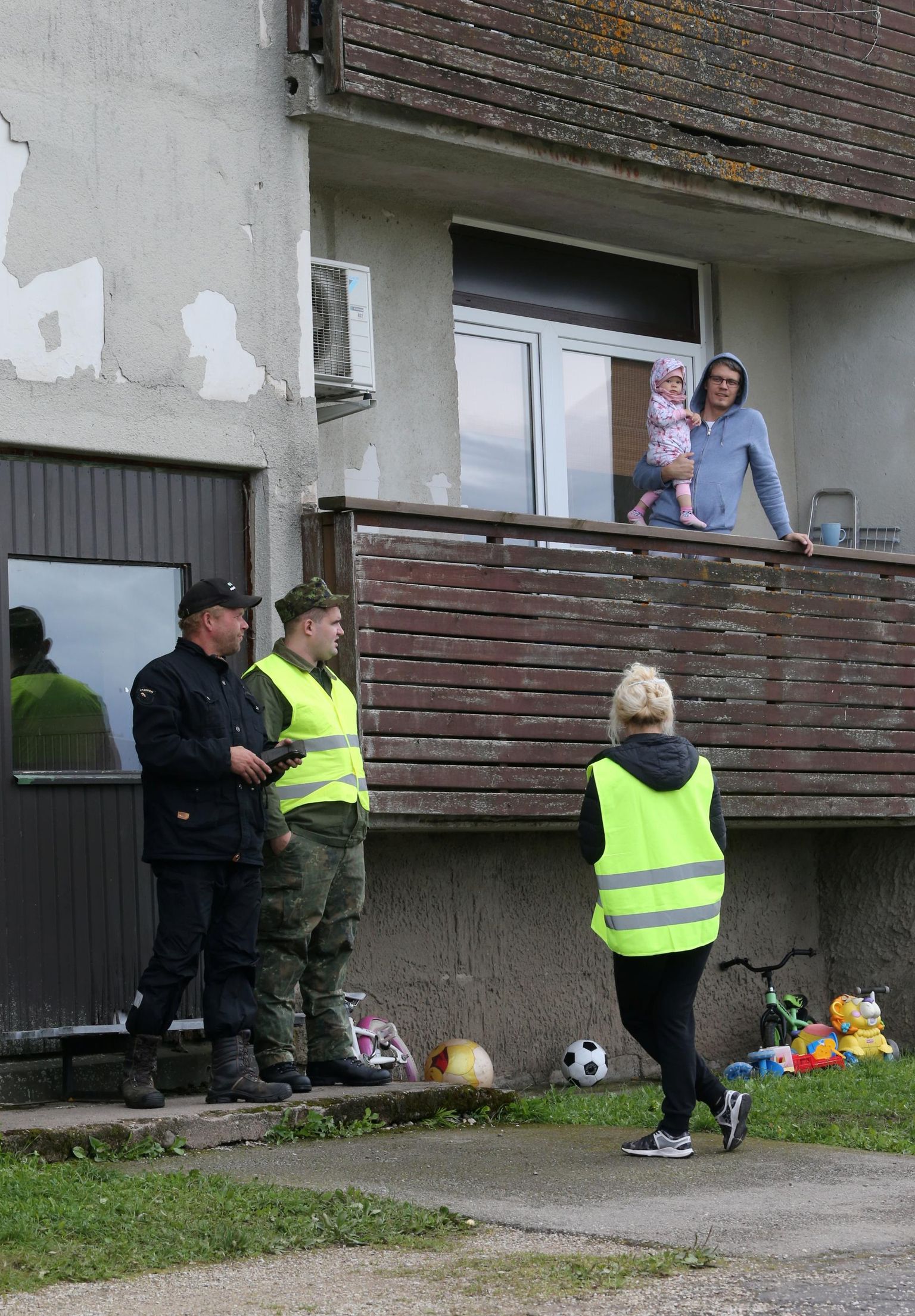 Filmivõtted leidsid aset kohas, mida hellenurmlased kutsuvad Mustamäeks ja kus läinud reedel avanes möödujale just selline vaatepilt.