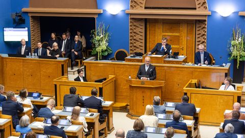 TÕNIS MÖLDER ⟩ Algamas on tormiline poliitsügis