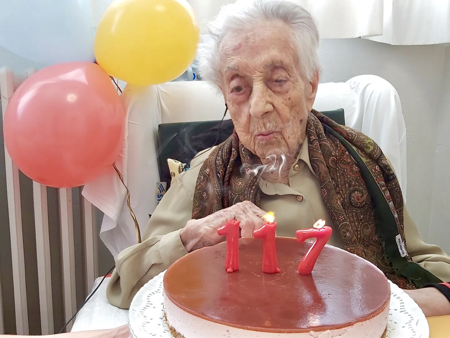 ELAVATEST VANIM: 20. aprilli seisuga on praegu maailma vanim inimene hispaanlanna Maria Branyas, kes tähistas tänavu 4. märtsil 117. sünnipäeva. Praegu on tal vanust 117 aastat ja 47 päeva.
