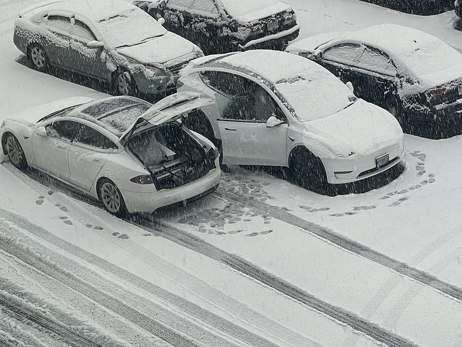 Sel talvel võivad Šveitsi elektriautod lumehangedesse kevadet ootama jääda