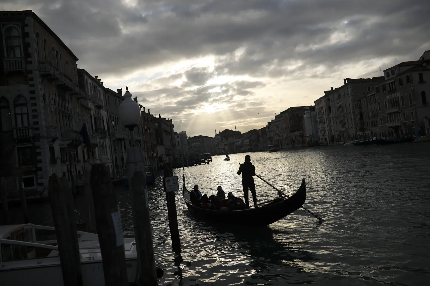 Veneetsia gondoljeer. Foto on illustratiivne.