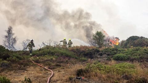 Suur maastikupõleng Suurbritannias sööstab tuumajaama poole: sajad inimesed on evakueeritud