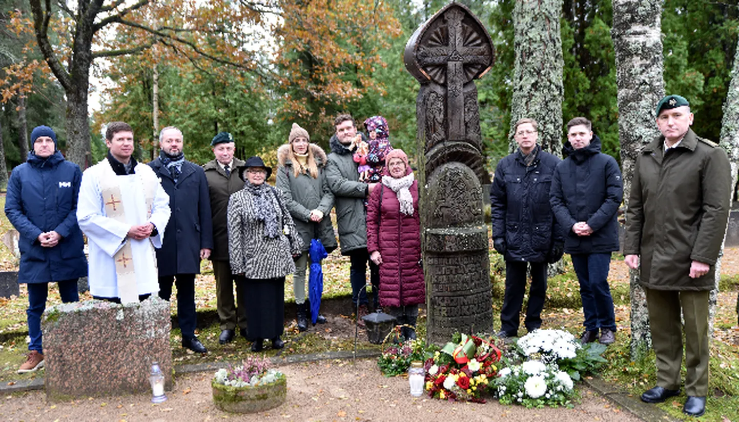 Leedu saatkonna esindaja ja Rooma katoliku kiriku õpetaja Edgaras Versockis koos kaaslastega Leedu eestlaste seltsist ja Leedu kaitseväest külastasid kesknädalal Türi valda.