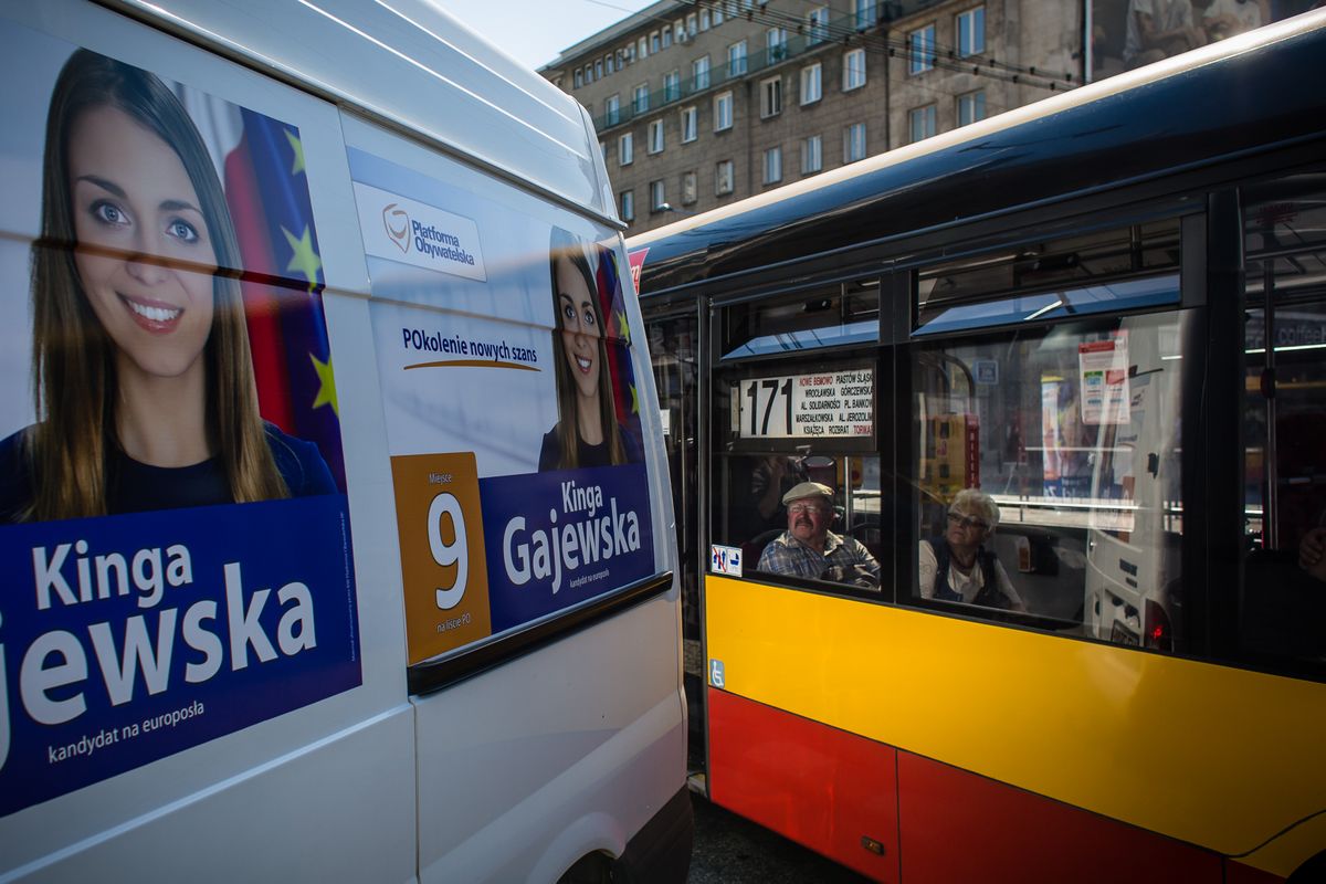 Реклама кандидата от правоцентристской партии Гражданская Платформа, правящей в Польше, в Варшаве за несколько дней до европейских выборов 2014 года.