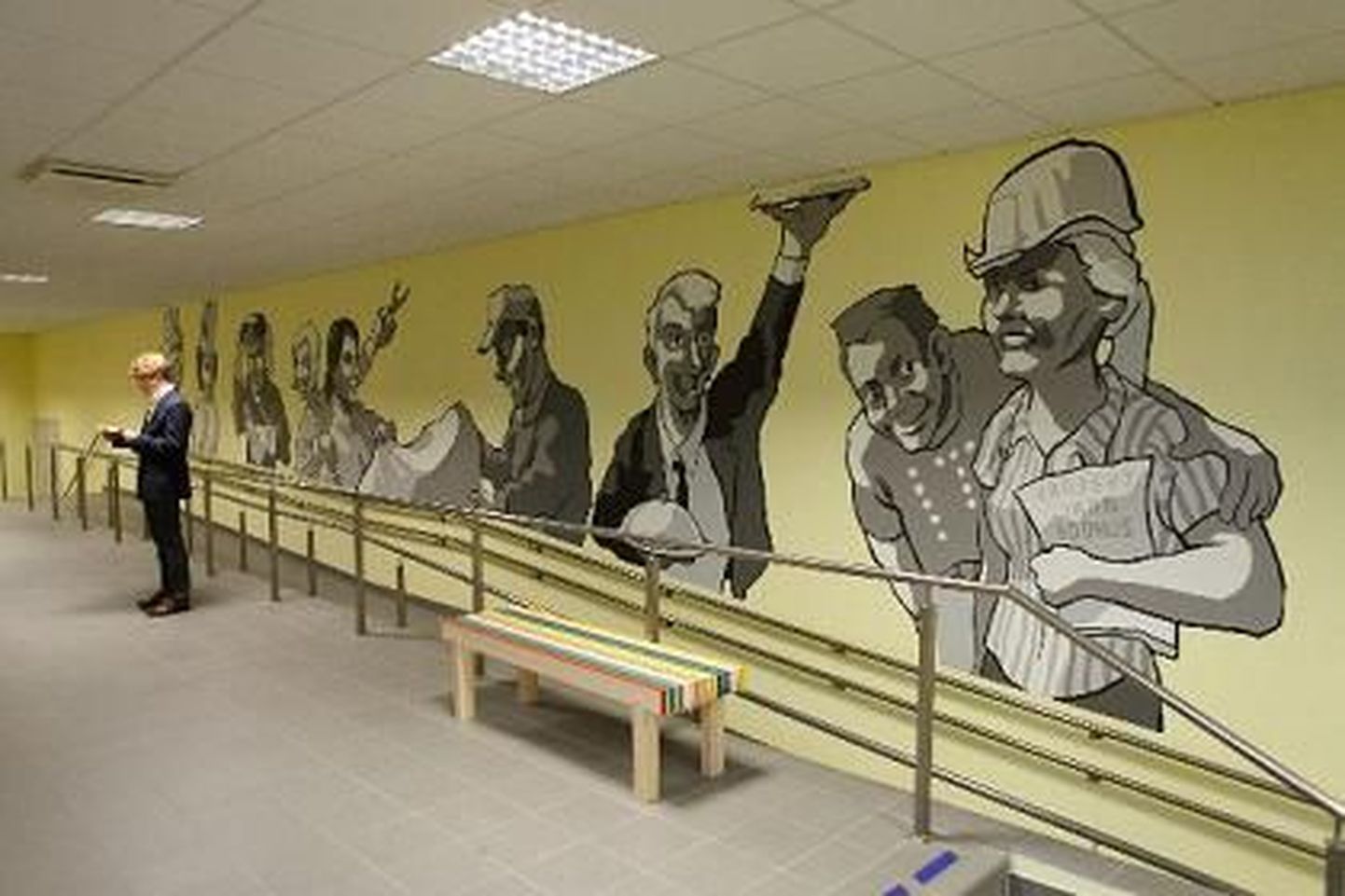 Tartu kunstikooli õpilastöö, mida Riiga kaasa võtta ei saanud, sest asub Tartu Kutsehariduskeskuse seinal.