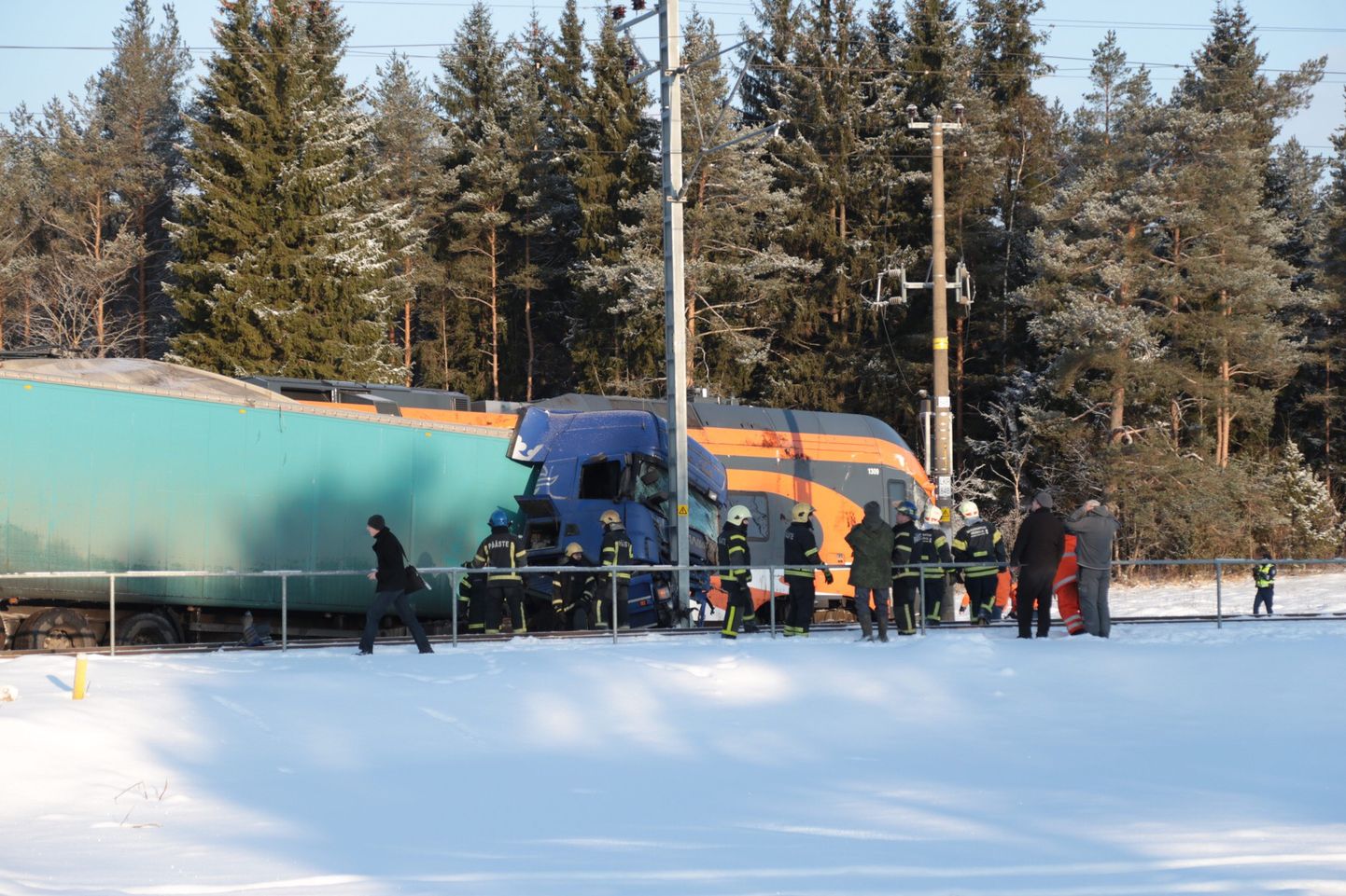 Авария с участием поезда и грузовика в Кульна.