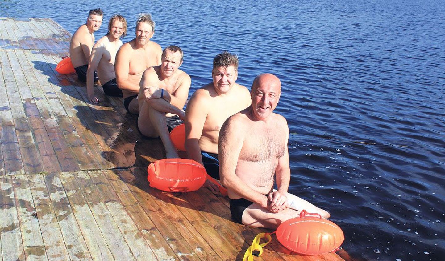 Laupäeval proovisid kahe silla ujumist Nikolai Pribylski (paremalt), Teet Sepp, Margus Mironov, Artur Tikkerbär, Daniel Tikkerbär ja Vladimir Moskalenko.
