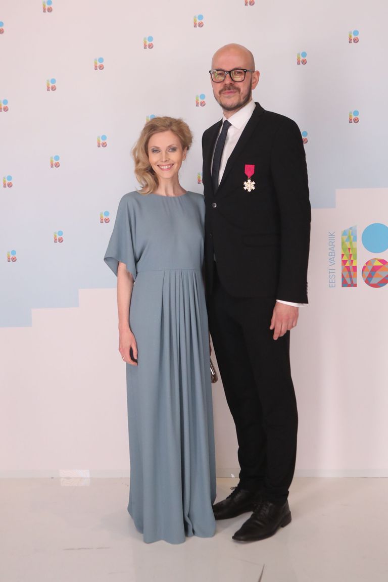 Karin ja Rasmus Rask presidendivastuvõtul, Karin kannab loomulikult enda disainitud kleiti Kalamaja Printsessi kollektsioonist.