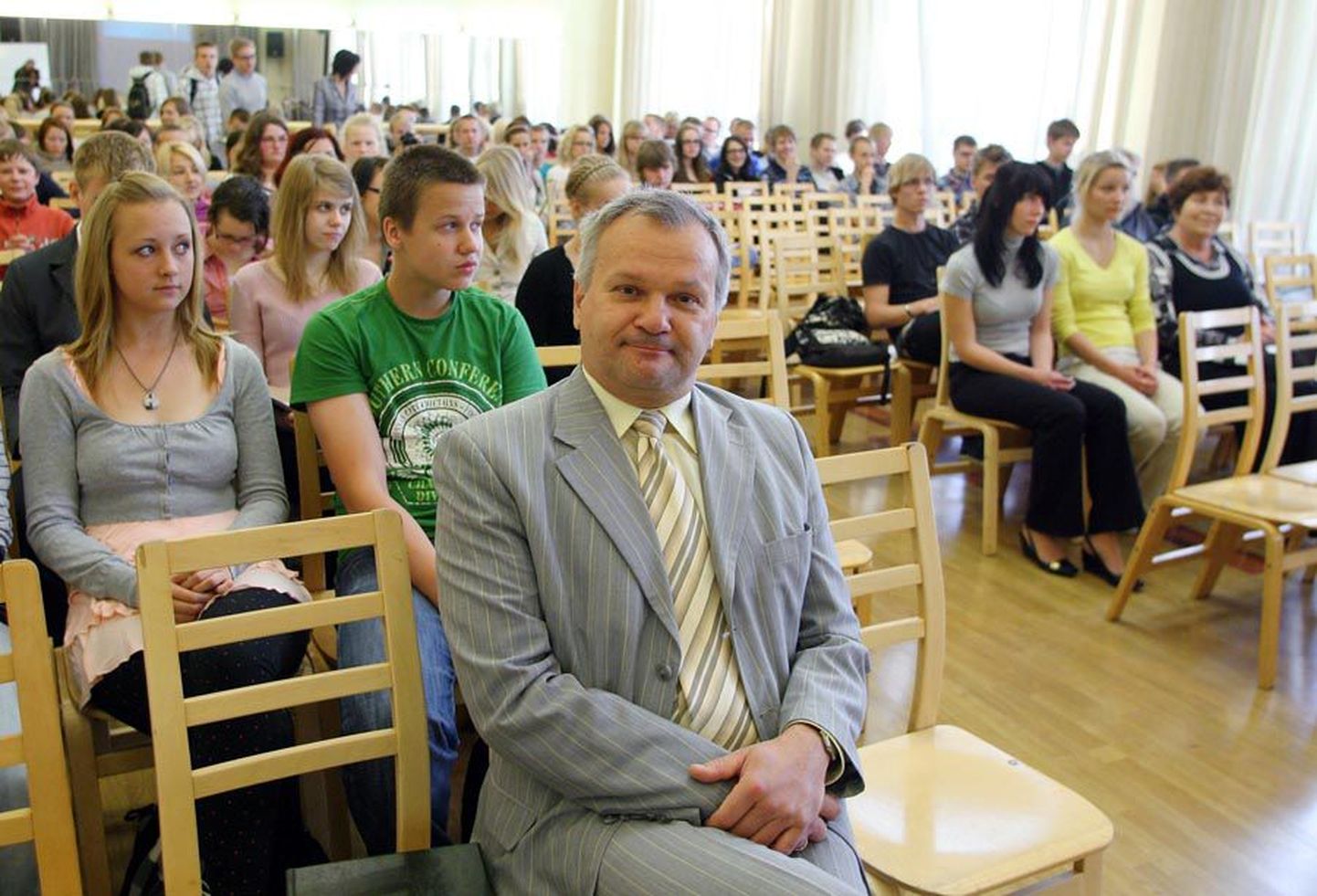 Õpilaskonverentsi peaesineja oli Tallinna linnaarhiivi juhataja Küllo Arjakas (esiplaanil).