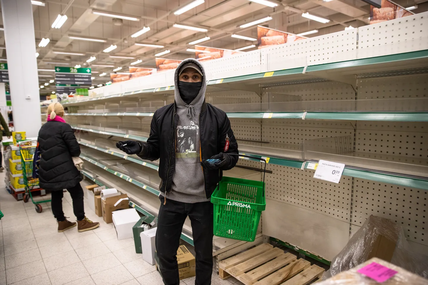 Möödunud kevadel kaasnesid eriolukorra väljakuulutamisega tühjaks ostetud poeriiulid.