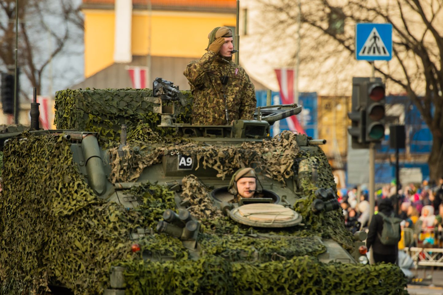 Latvijas Republikas proklamēšanas gadadienai veltīta militārā parāde