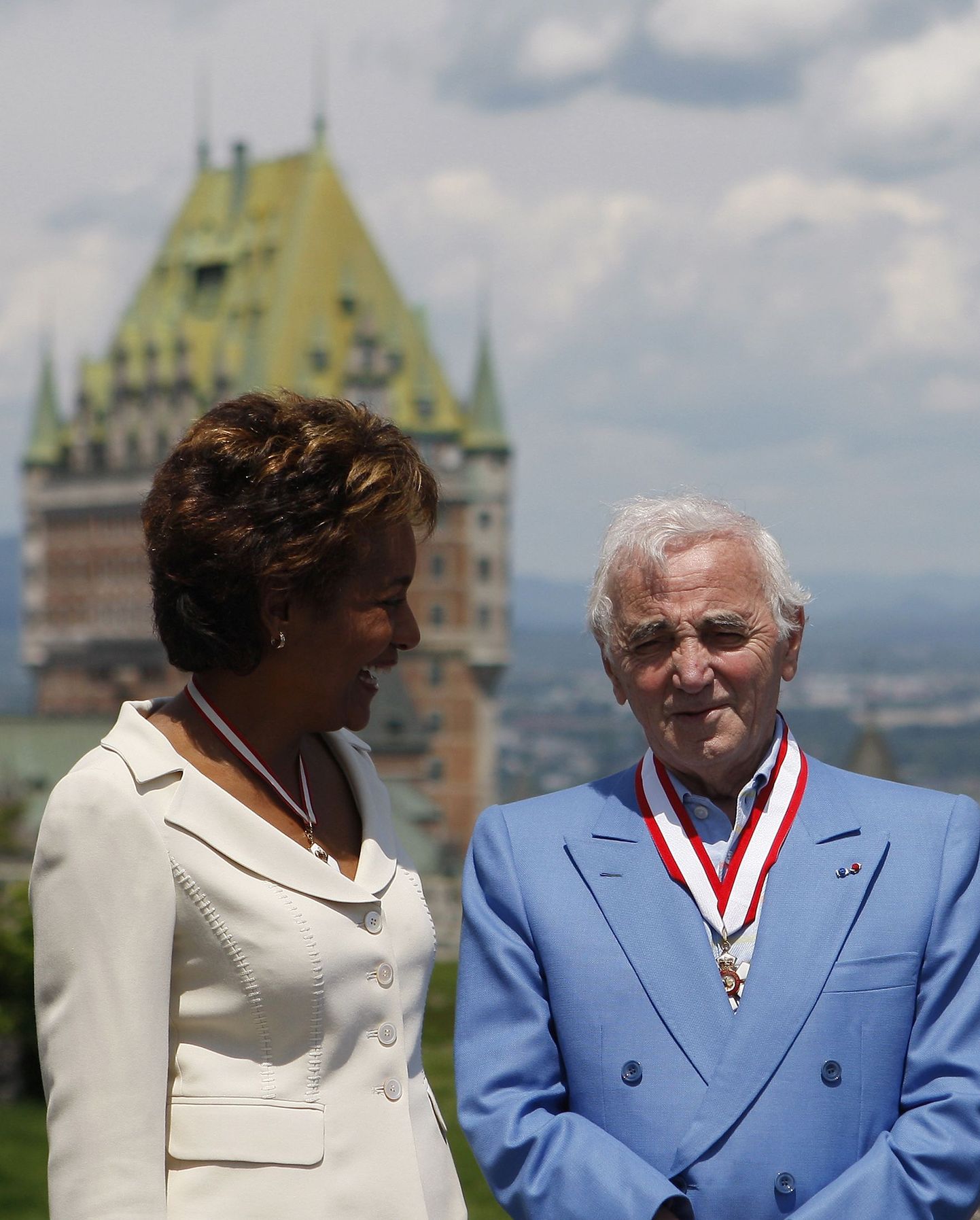 Charles Aznavour koos Kanada kuberner Michaelle Jeaniga tänavu juulis, kui heliloojale anti Kanada kõrge autasu.