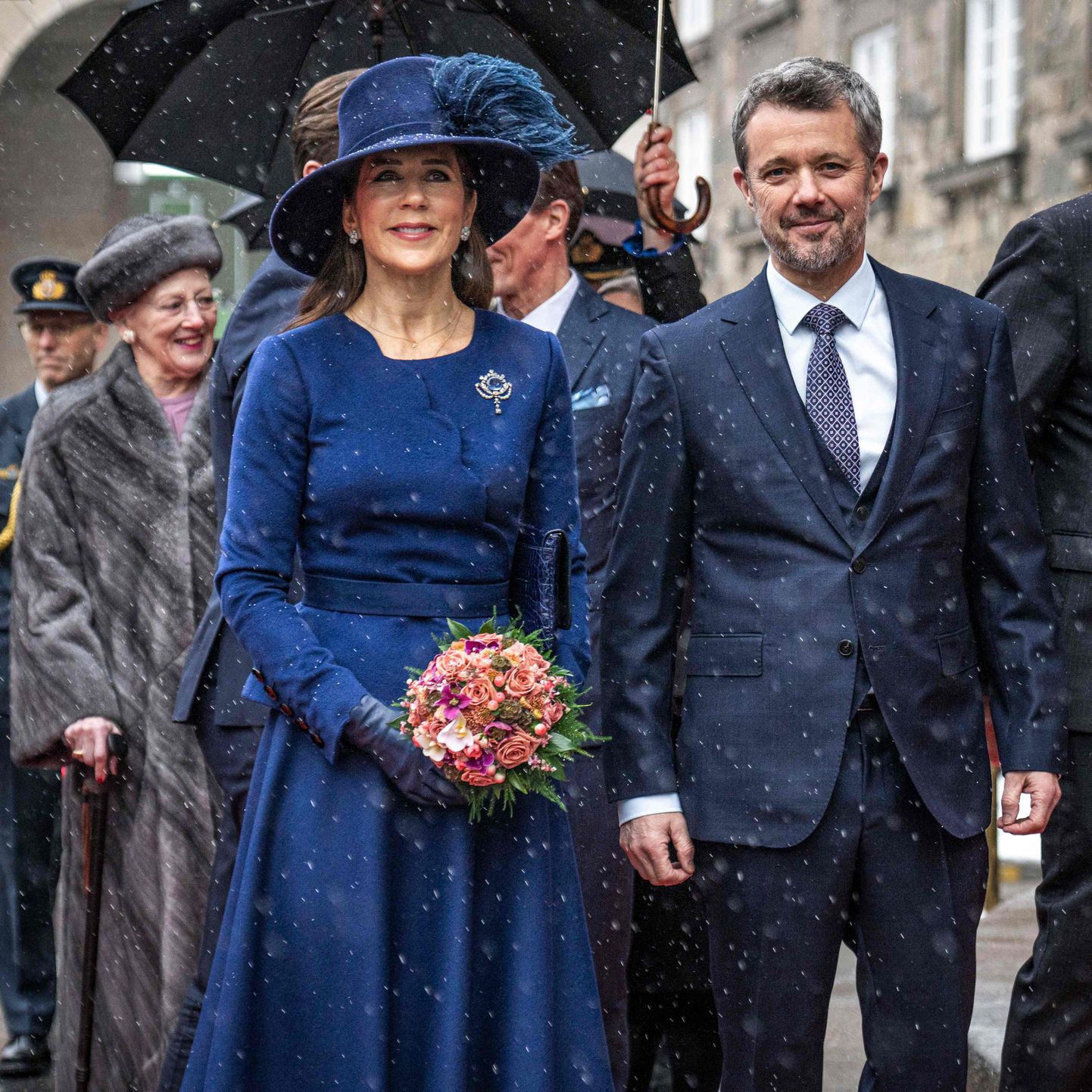 Taani kuningas Frederik X ja kuninganna Mary koos ekskuninganna Margrethe II, kroonprints Christiani, prints Joachimi ja printsess Benediktega külastasid 15. jaanuaril 2024 Taani parlamenti.