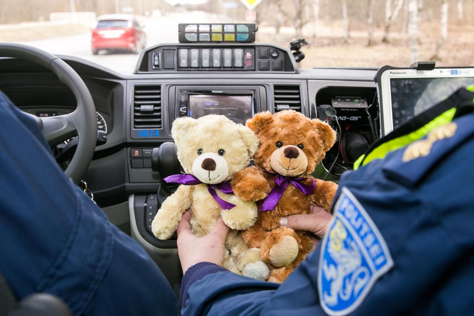 Kahes toonis kallikarud peaksid heade toetajate abil lastekaitsepäevaks jõudma kõikidesse politseiautodesse Eestis.