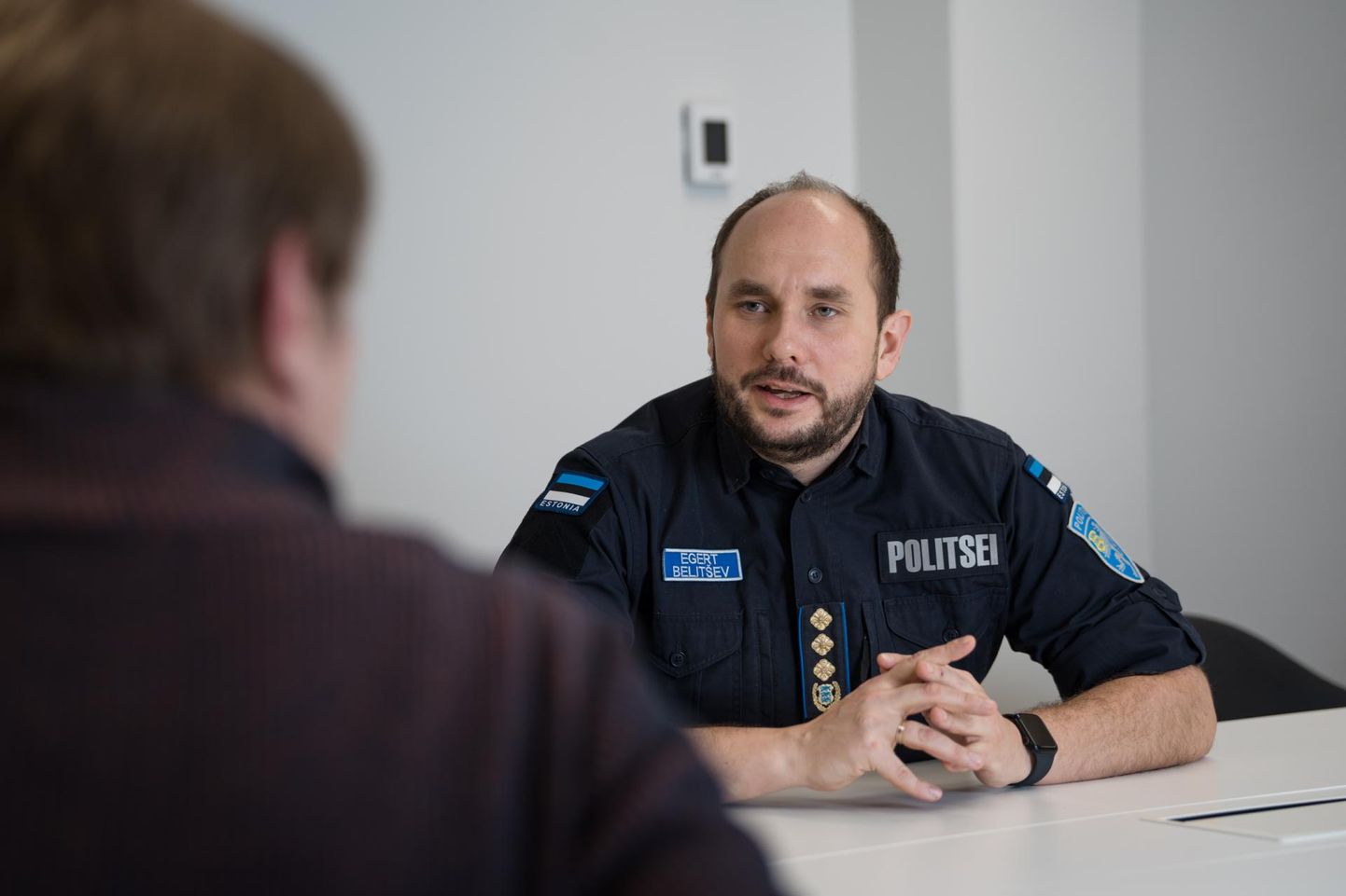 Politsei- ja piirivalveameti peadirektor Egert Belitšev leiab, et meie politseinikel peavad olema head väljaõppe- ja treeningutingimused, hea töökeskkond ja varustus, mis hoiab nende tervist ja elu.