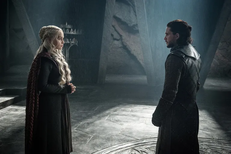 Emilia Clarke Daenerys Targaryenina ja Kit Harington Jon Snowna «Troonide mängus»