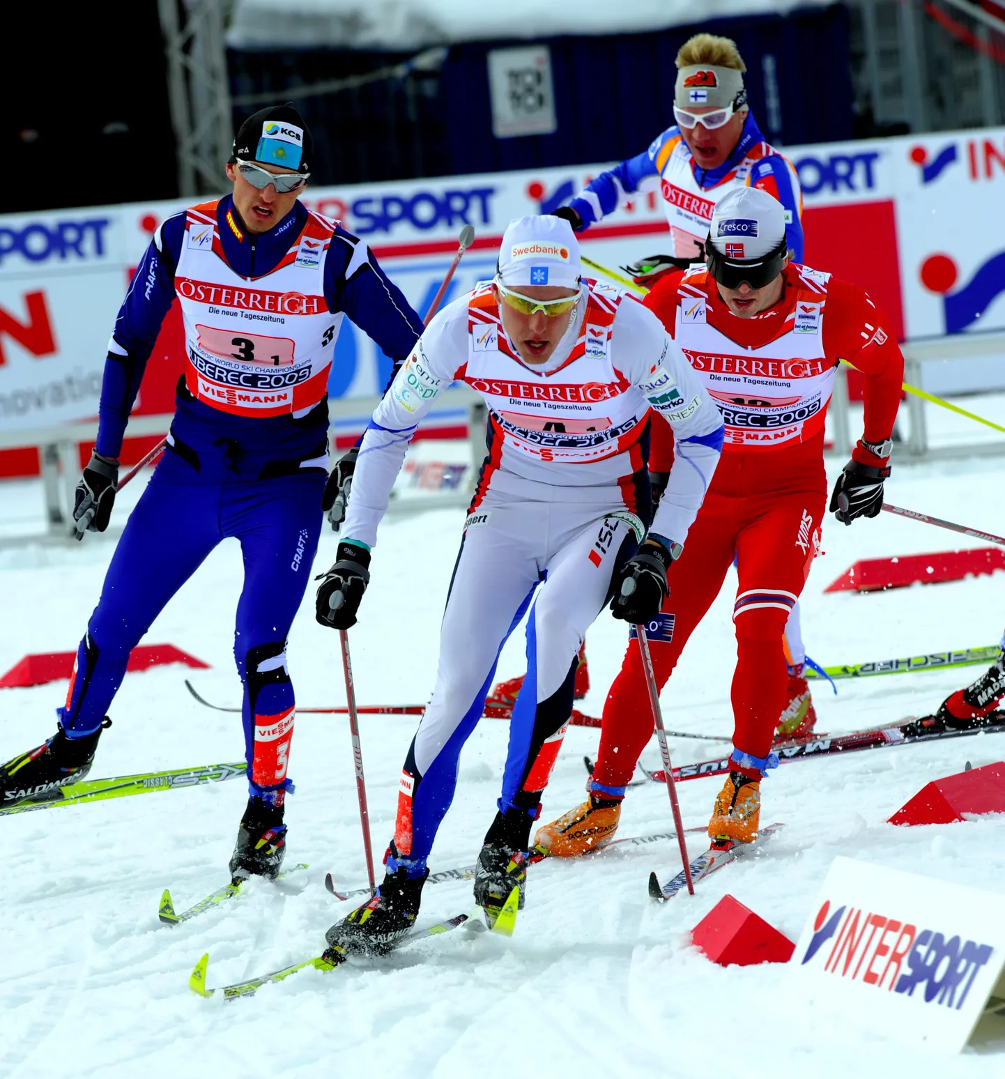 Aivar Rehemaa (valges) juhtis mitmel korral võistlust.