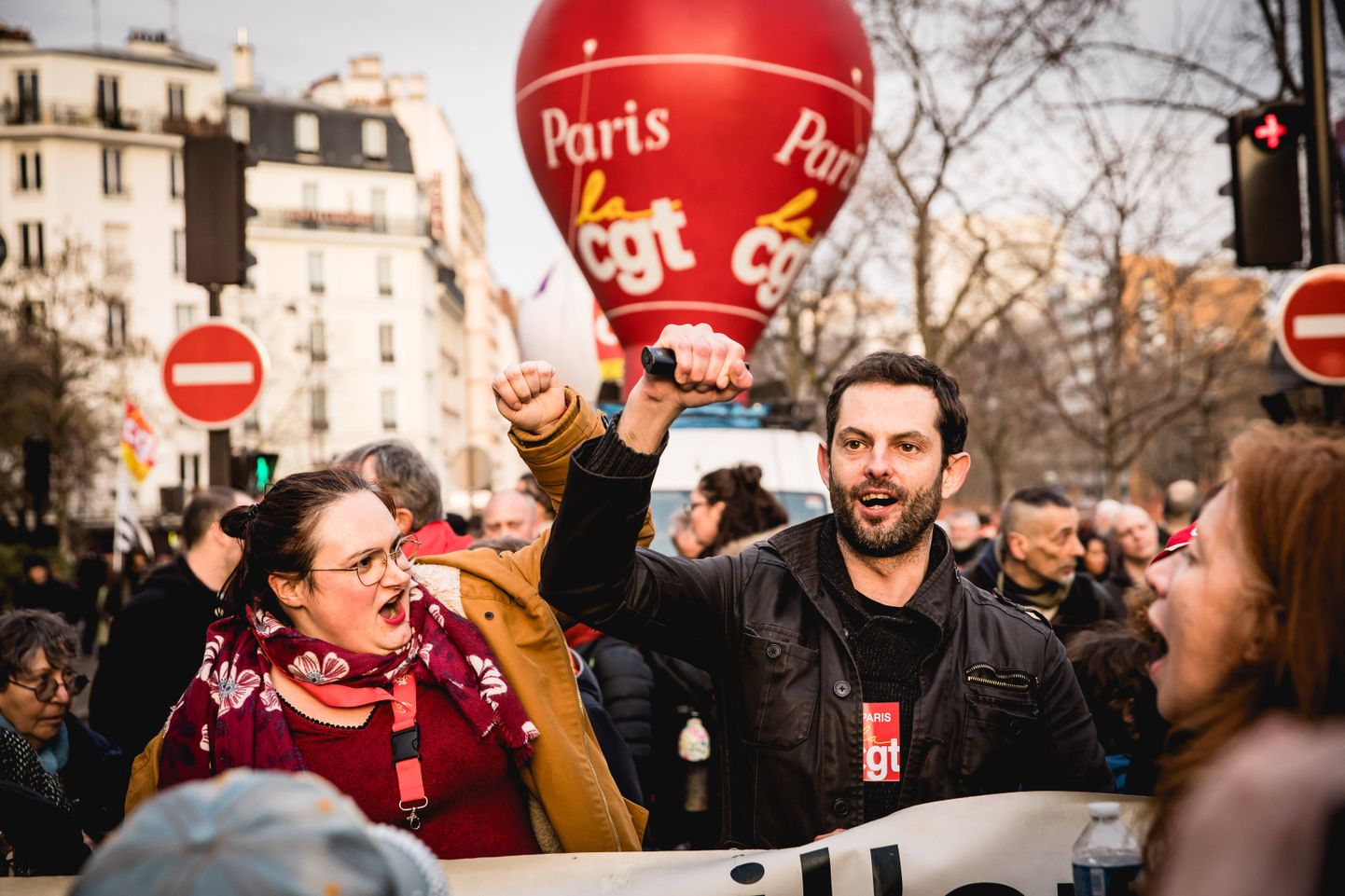 Prantsuse valitsuse pensionireformi vastased meeleavaldajad Pariisi tänavatel.