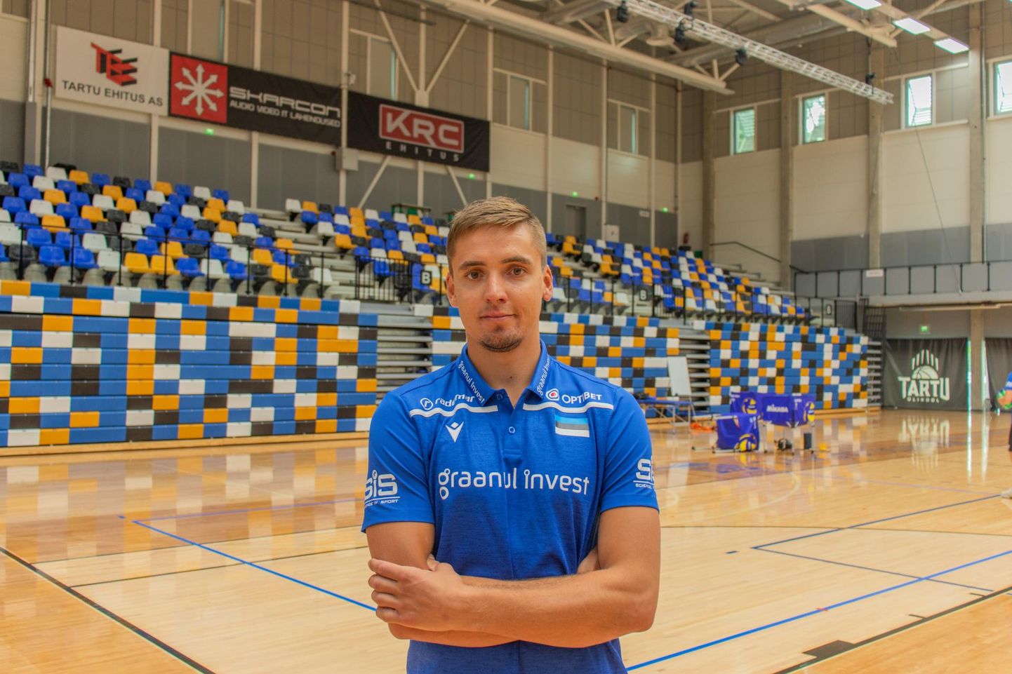 Võrust pärit võrkpallur Robert Täht saab Eesti koondisega treenida kaks nädalat ja sõidab siis Poola uue koduklubi juurde.