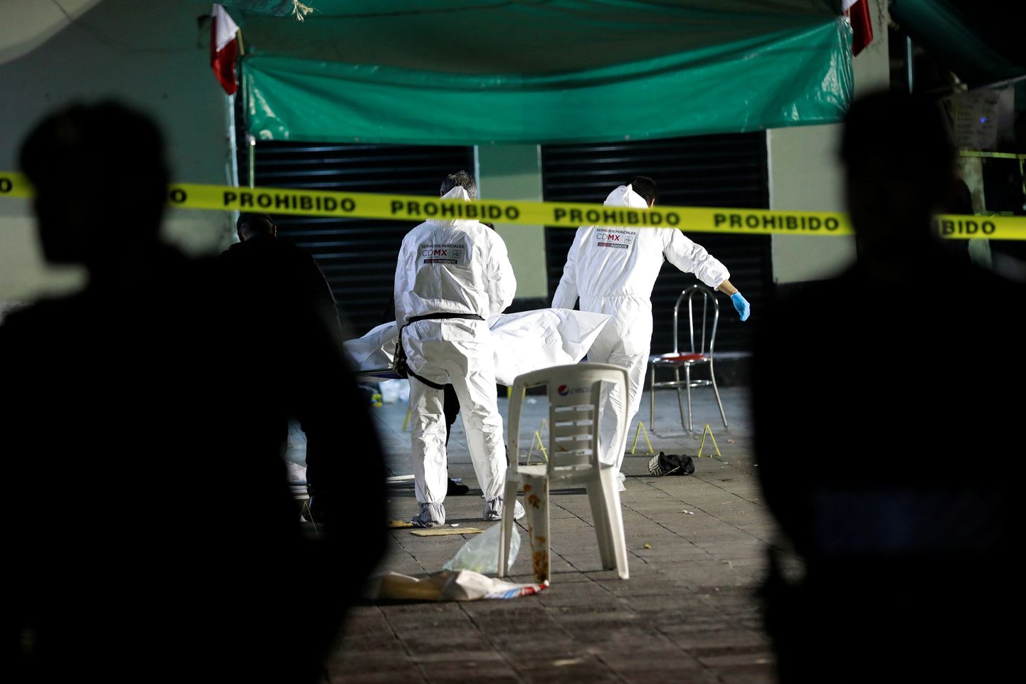 Mexico kesklinna väljakul lasti maha kolm inimest.