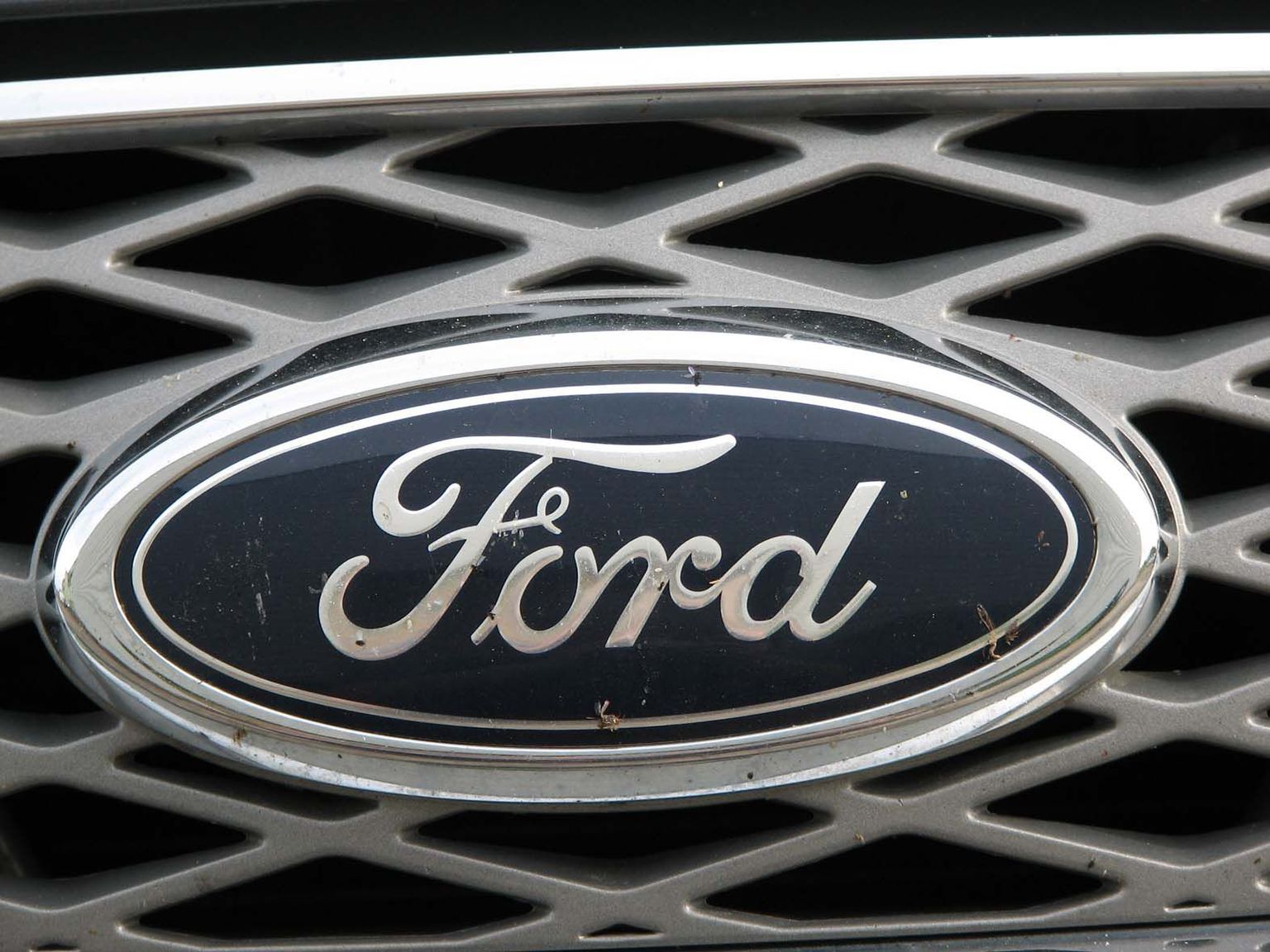 Sõiduautost Ford varastati kolm mobiiltelefoni laadijat ja plastikust tööriistakast.